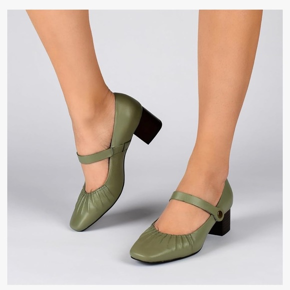 NWT Signature Elegant Green Mary Jane Block Heels size 9.5 - Picture 2 of 7